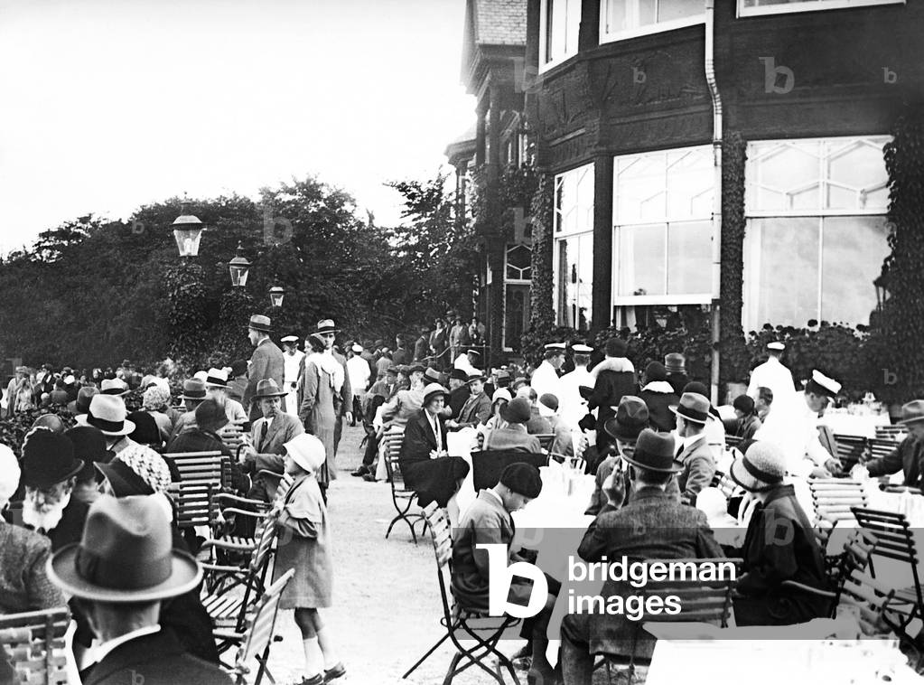 Cafe of the yacht club 'Langelinie' in Copenhagen, 1931 (b/w photo)