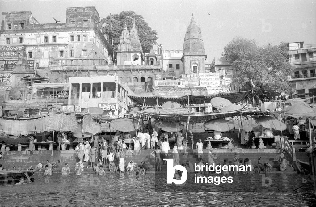 Hindu believers in Benares, 1966 (b/w photo)