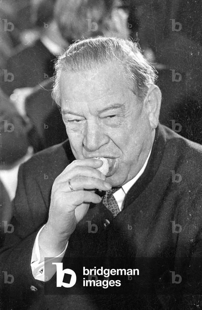 Alfons Goppel at the Starkbierfest (Strong Beer Festival) in Munich, 1971 (b/w photo)