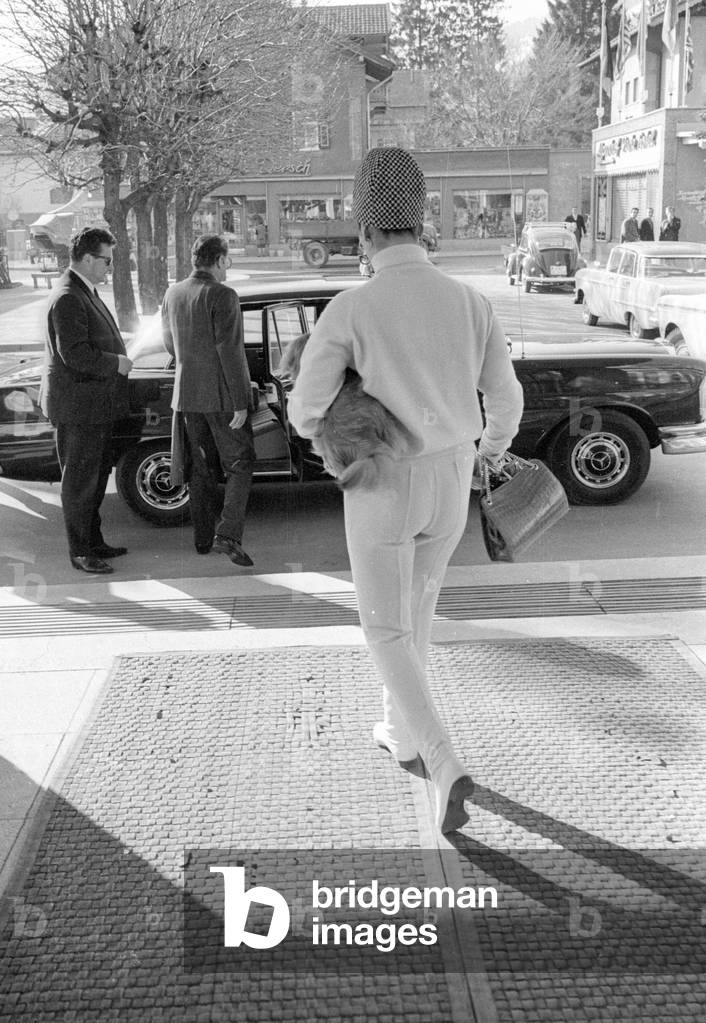 Elizabeth Taylor, 1965 (b/w photo)