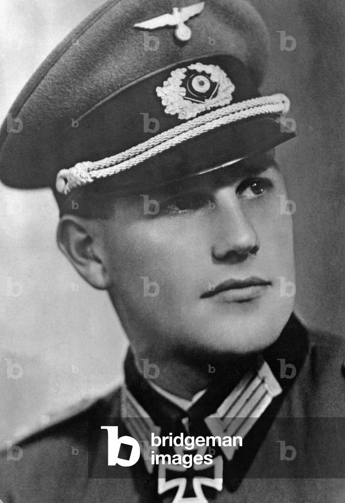 Knight's Cross bearer Anton Gruenert, 1943 (b/w photo)