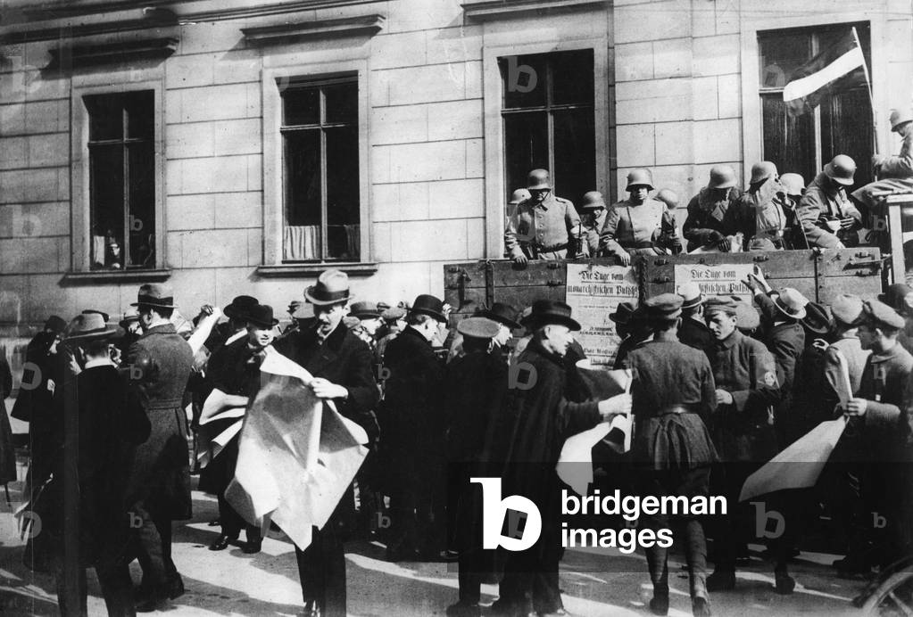 Soldiers of the Kapp Putsch distribute flyers to the population of Berlin, 1920
