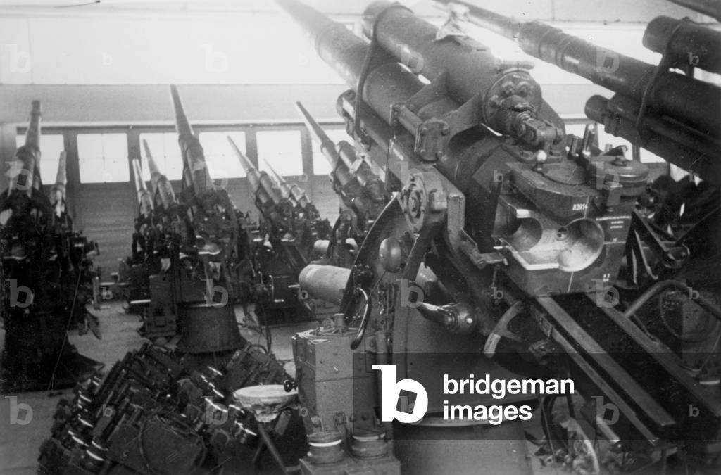 German anti-aircraft guns in a supply station, 1942 (b/w photo)