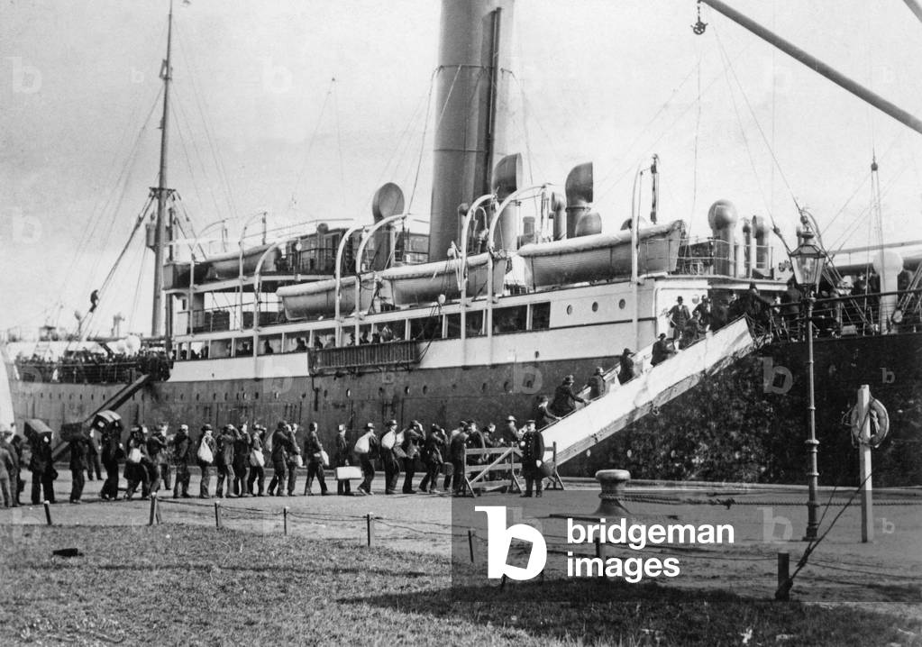 Emigrant ship in Hamburg, 1902 (b/w photo)