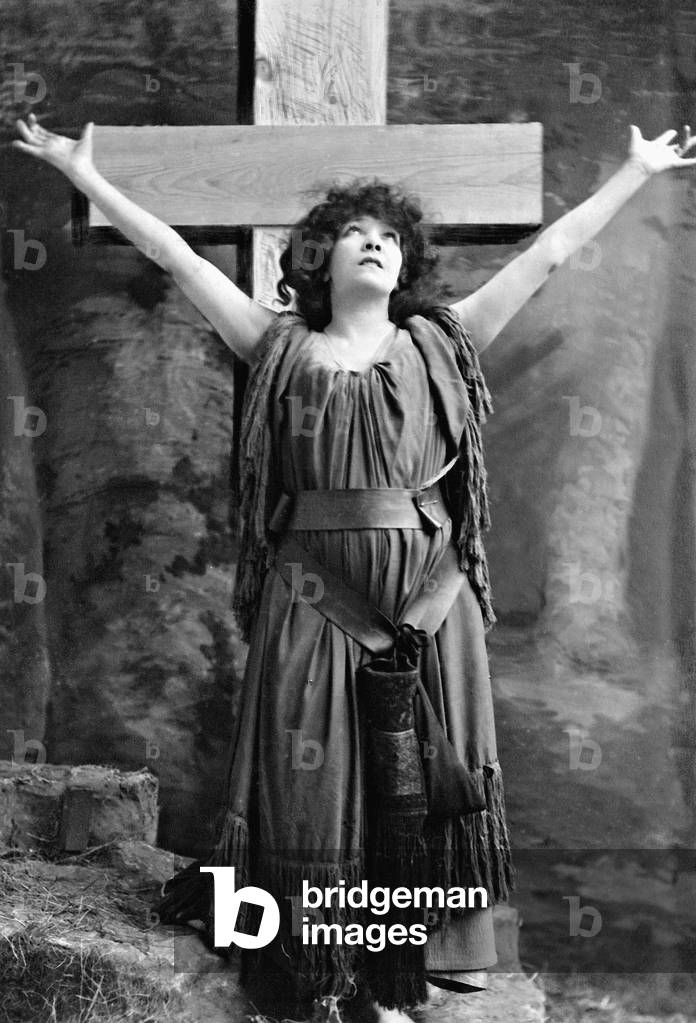 Sarah Bernhardt, 1906 (b/w photo)