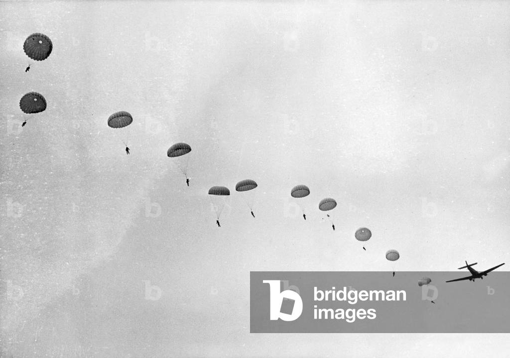 Practice jump of German paratroopers in Stendal, 1939 (b/w photo)