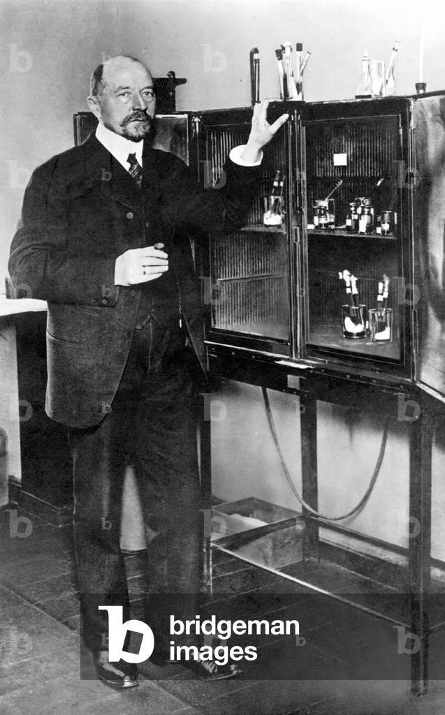 Emil von Behring in a medicine cabinet (b/w photo)