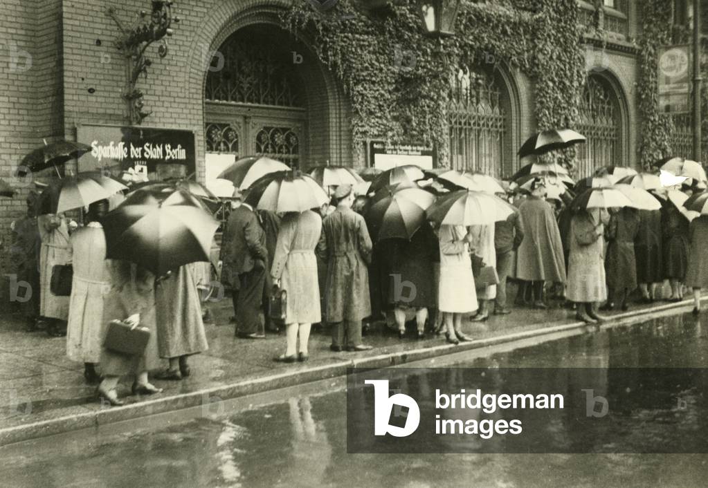 World economic crisis: banks, stock market, A closed Sparkasse (savings bank) in Berlin, 1931 (b/w photo)