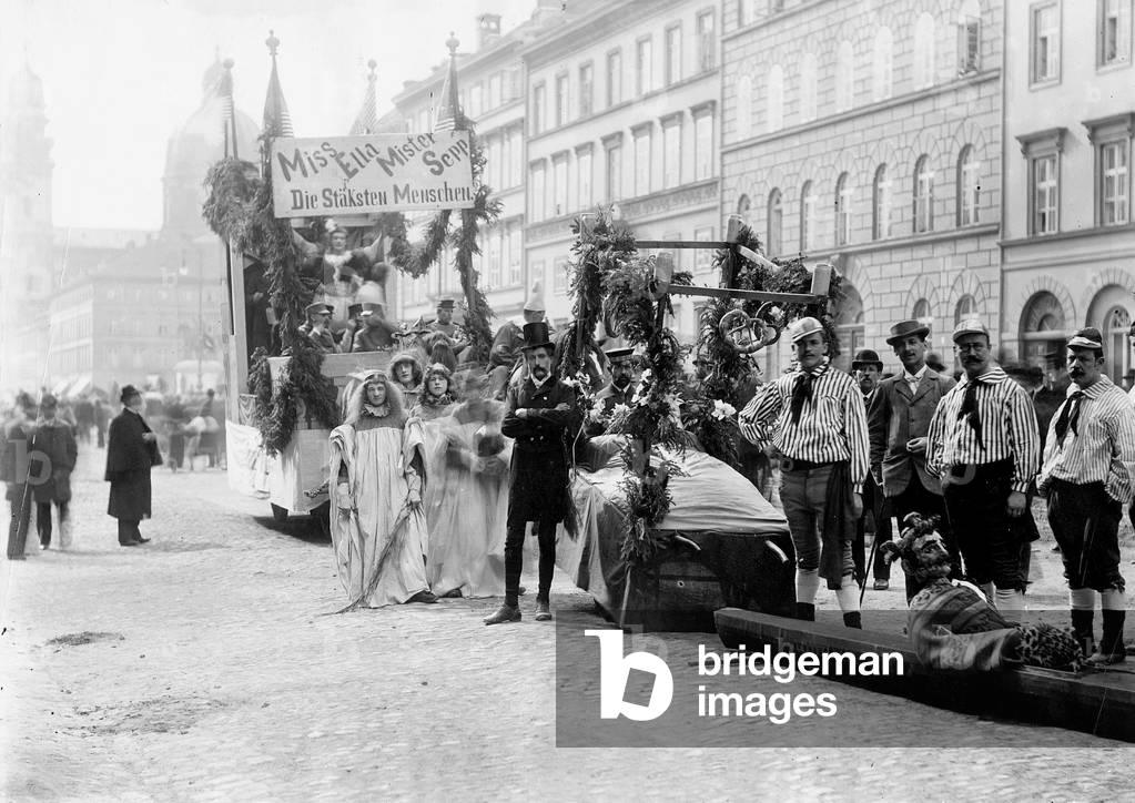 Munich at the turn of the century (b/w photo)