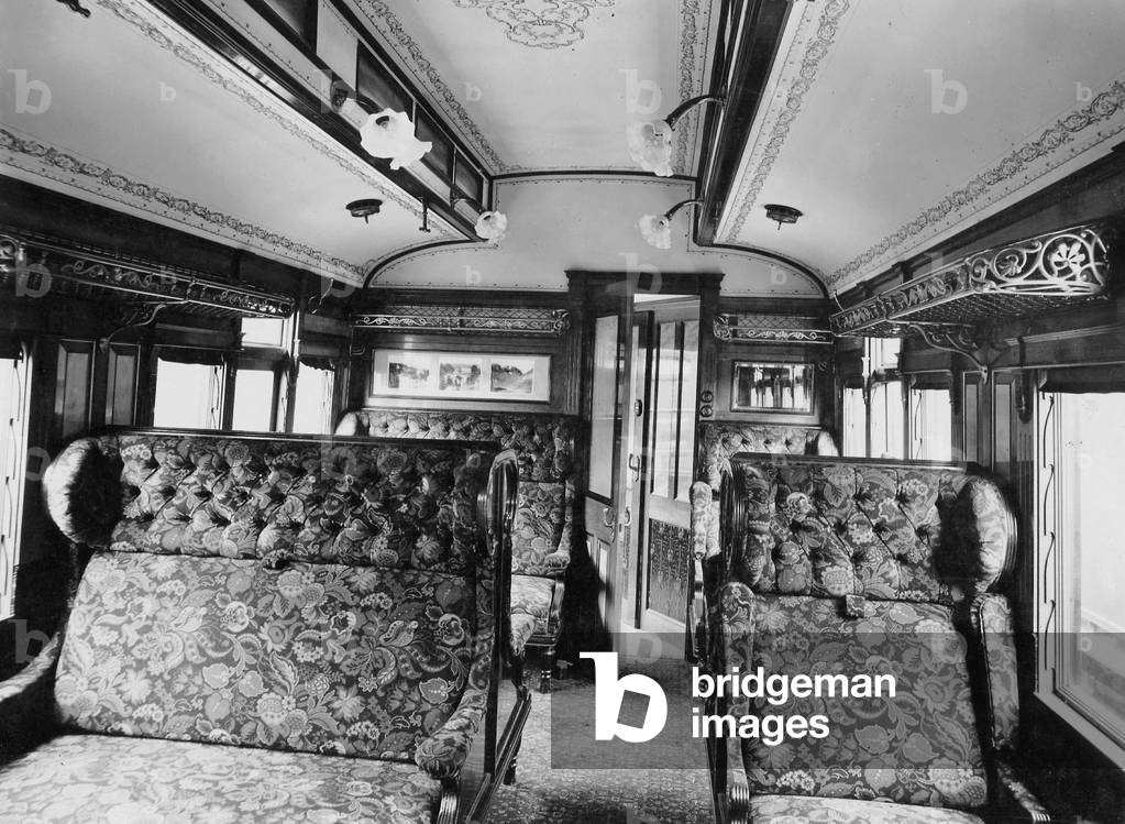 Family sleeping car on the English Midland railway, 1905 (b/w photo)