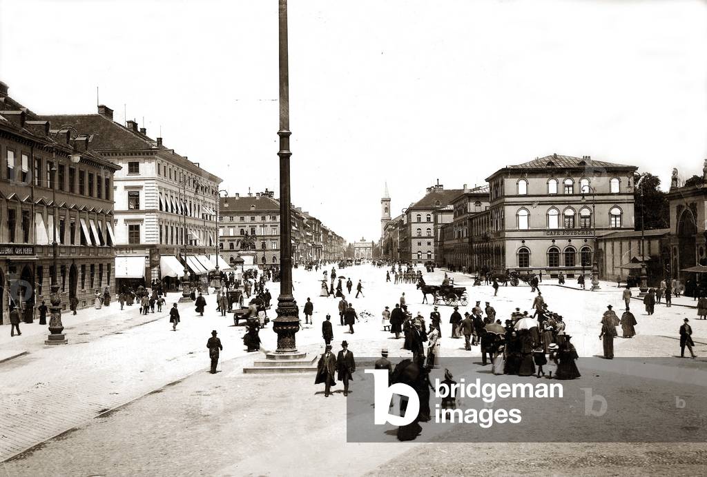 Odeonsplatz and the Ludwigstrasse in Munich around 1900 (b/w photo)