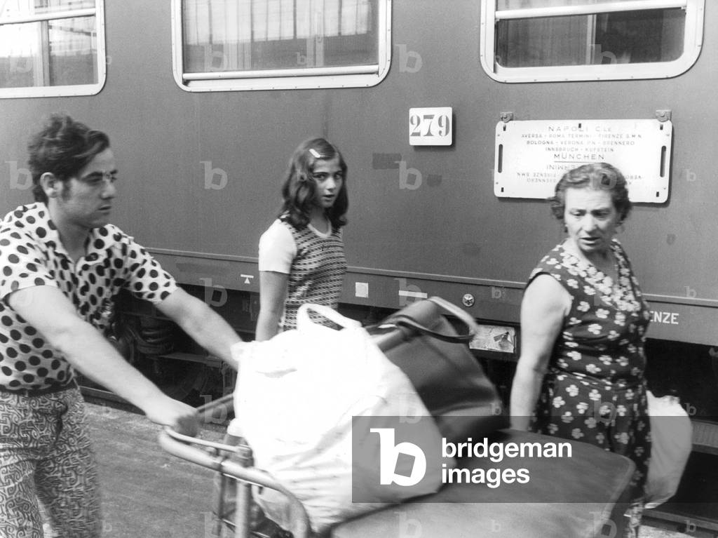 Arrival of migrant workers in the Munich Central Station, 1960 (b/w photo)
