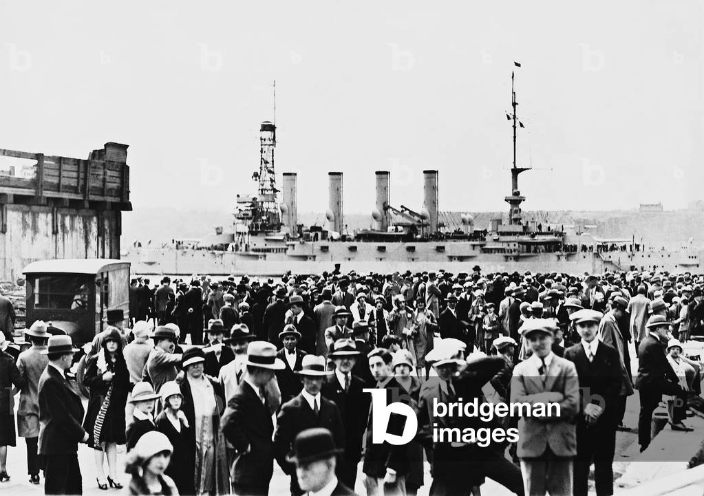 Battle ships lie at anchor in New York, 1927 (b/w photo)