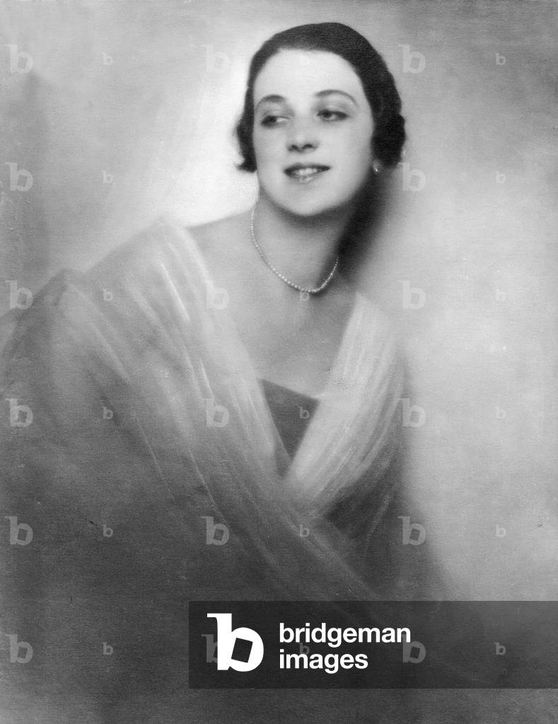 Women's Fashion, 1921 (b/w photo)