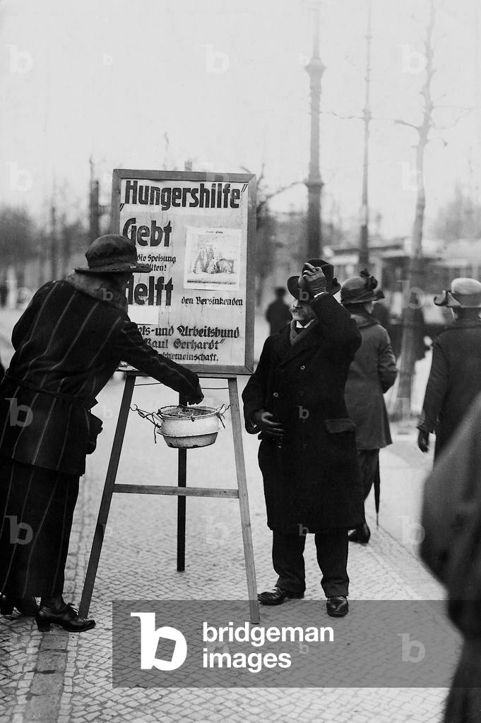 Money collection during the inflation, 1923 (b/w photo)