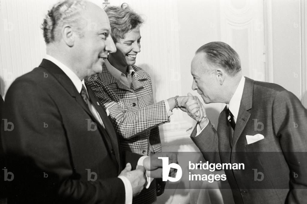 Birthday party of FDP party leader Walter Scheel, 1969 (b/w photo)