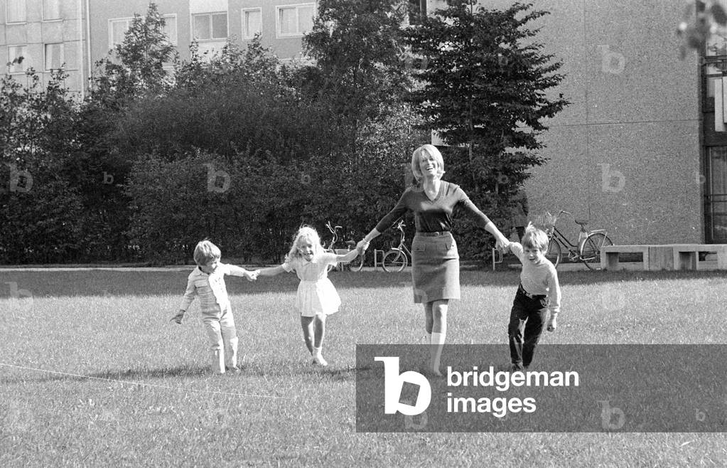 Tommi Ohrner with his siblings and his mother, 1969 (b/w photo)