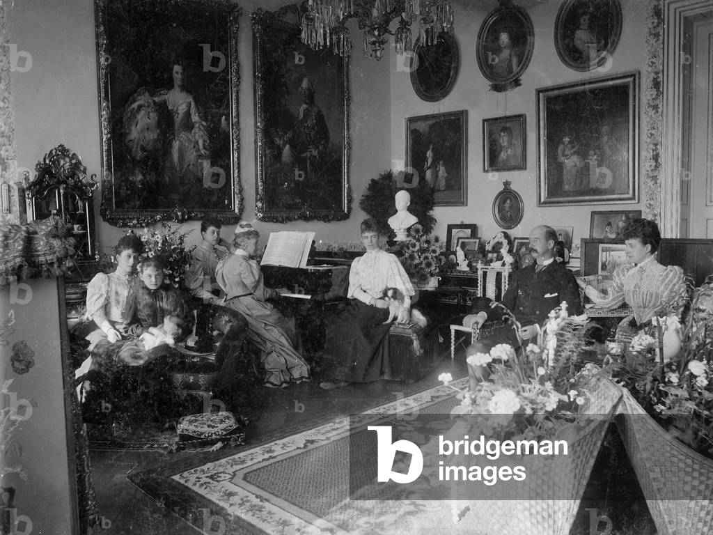 Queen Louise of Denmark with her family (b/w photo)