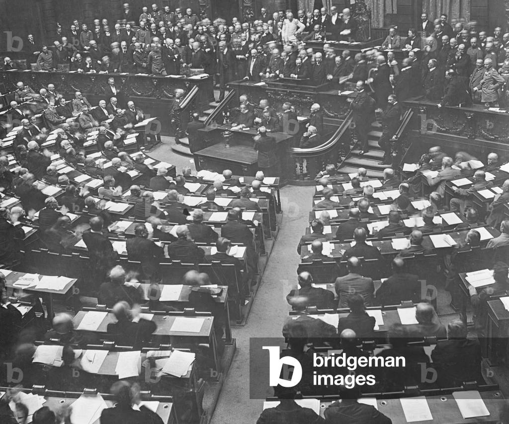 Applause of the Reichstag deputies after a speech of the Reich Chancellor, 1914