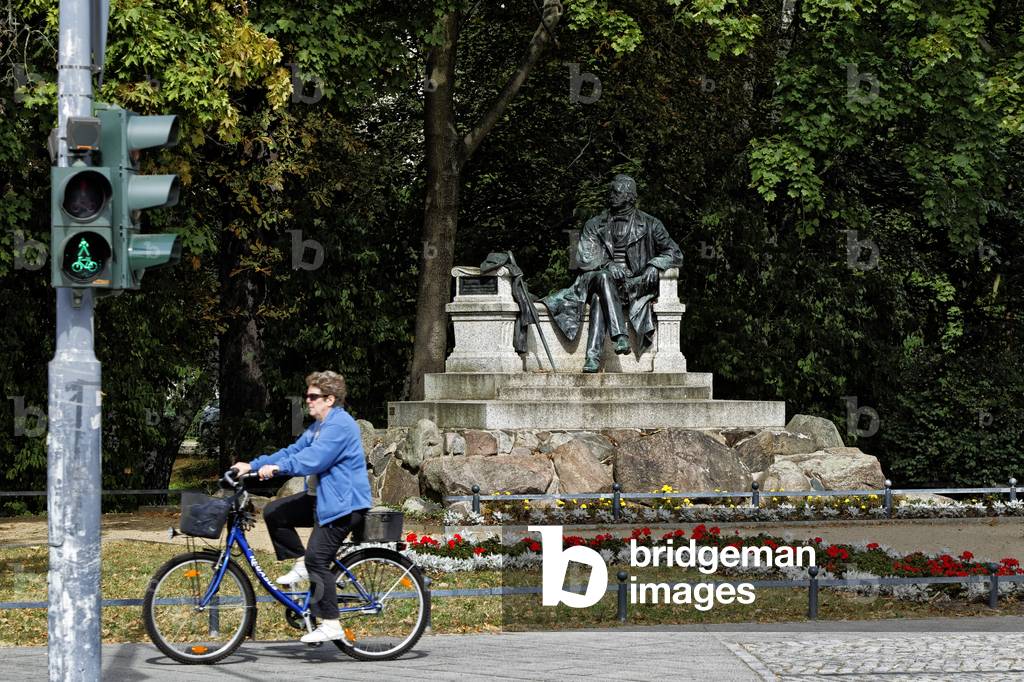 Theodor Fontane memorial by Max Wiese, Fontaneplatz, Neuruppin, Germany, 28th August 2012 (photo)