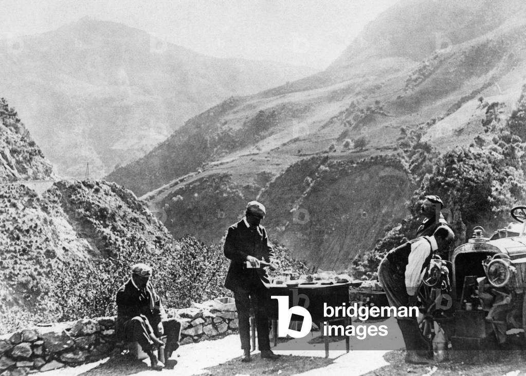 Hunting party during the breakfast break in the Pyrenees, 1908