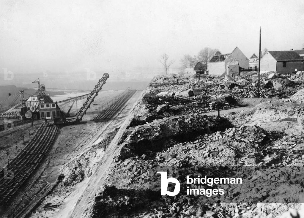 The village Runstedt is excavated, 1930 (b/w photo)