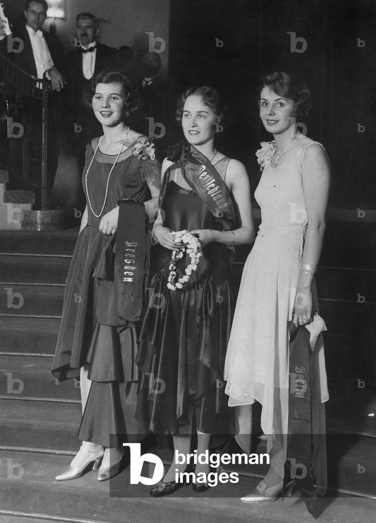 The election of the German beauty queen, 1928 (b/w photo)