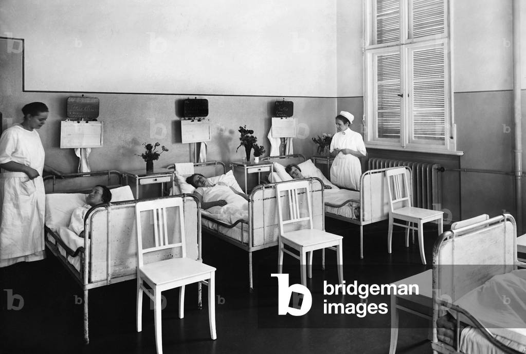 Room in a hospital in the 1930s (b/w photo)