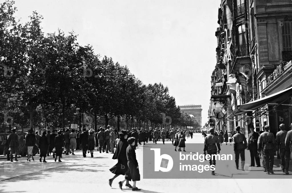The avenue Champs Élysés during the German occupation, 1940 (b/w photo)