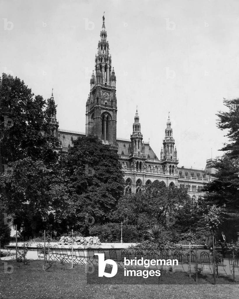 The new Vienna city hall, 1930 (b/w photo)