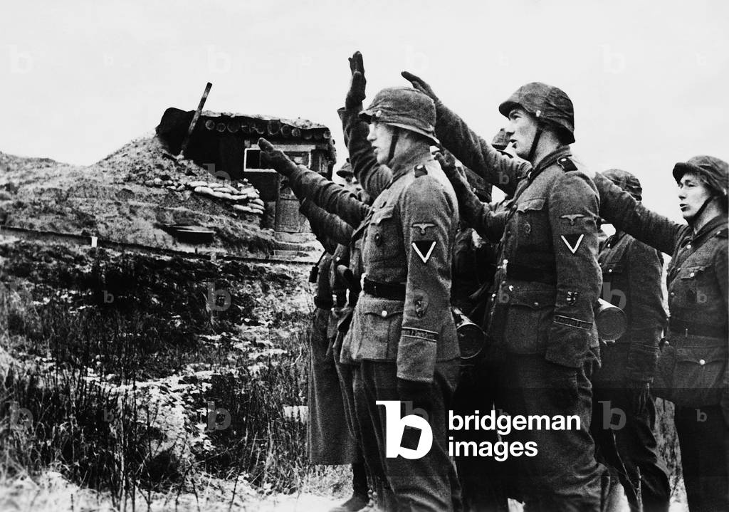 Flemish volunteers are sworn in, 1942 (b/w photo)