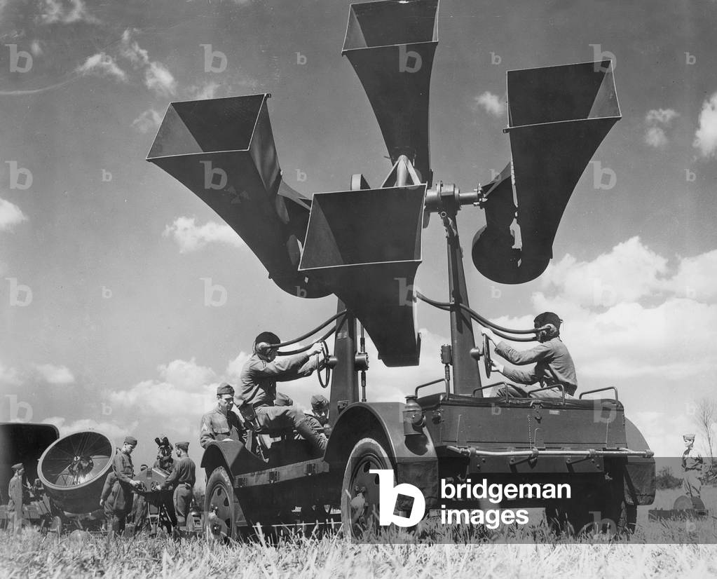 Loudspeaker of the American army during a maneuver, 1935 (b/w photo)