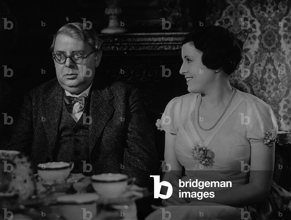 Szoke Szakall and Jenny Jugo in 'The Town Stands on Its Head', 1933 (b/w photo)