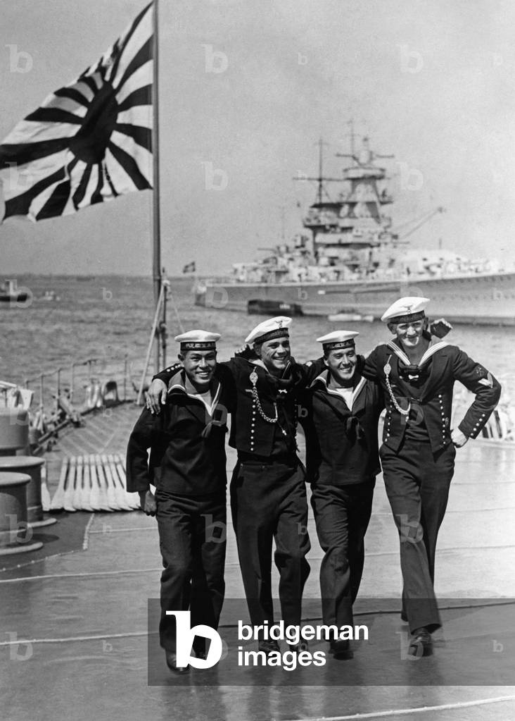 German-Japanese sailors in Kiel, 1937 (b/w photo)