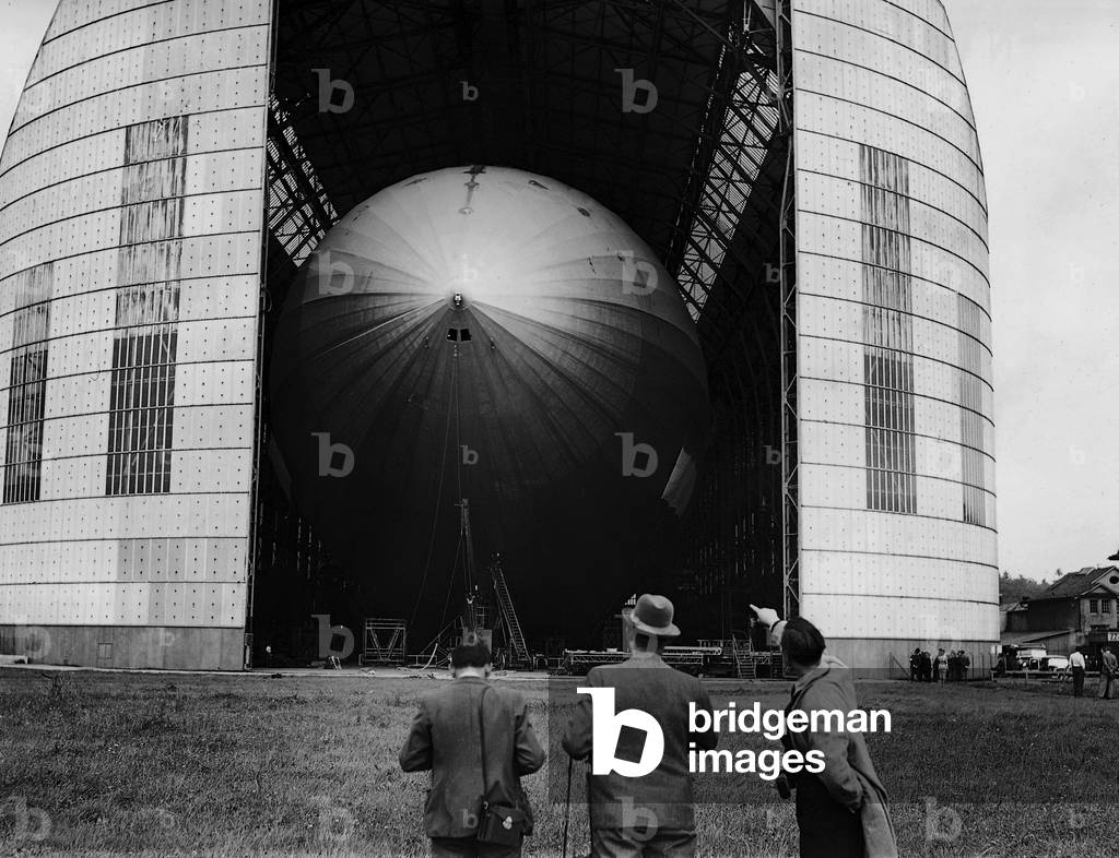 Journalists visit the new airship 'Graf Zeppelin II' (b/w photo)