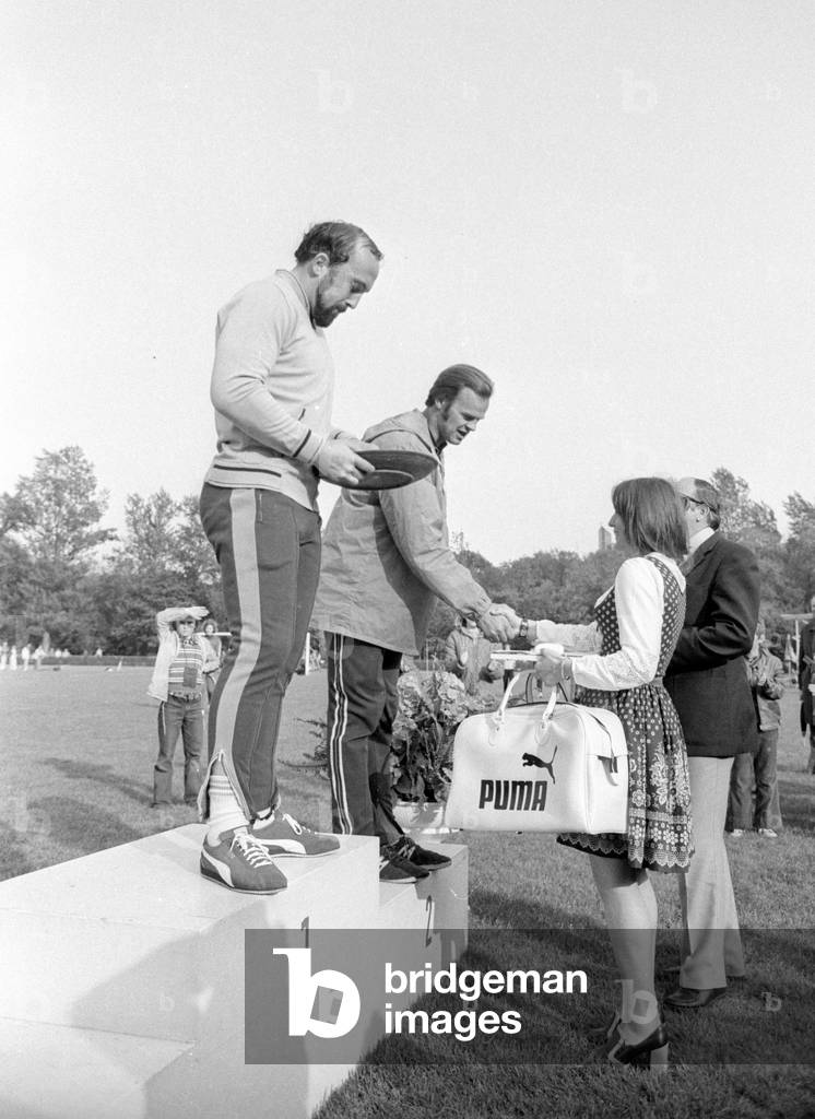 Klaus Wolfermann and Janis Lusis at the Mai-Sportfest in Burgkirchen, 1974 (b/w photo)