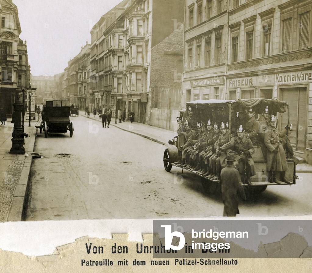 Patrol with the new police high-speed car, 1923