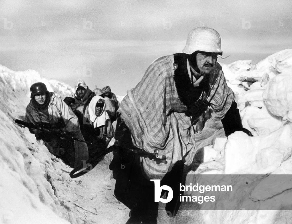 Second World War: German infantrymen during the first winter in Russia 1941/1942 (b/w photo)