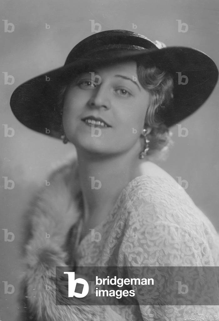 Trude Eipperle, 1938 (b/w photo)