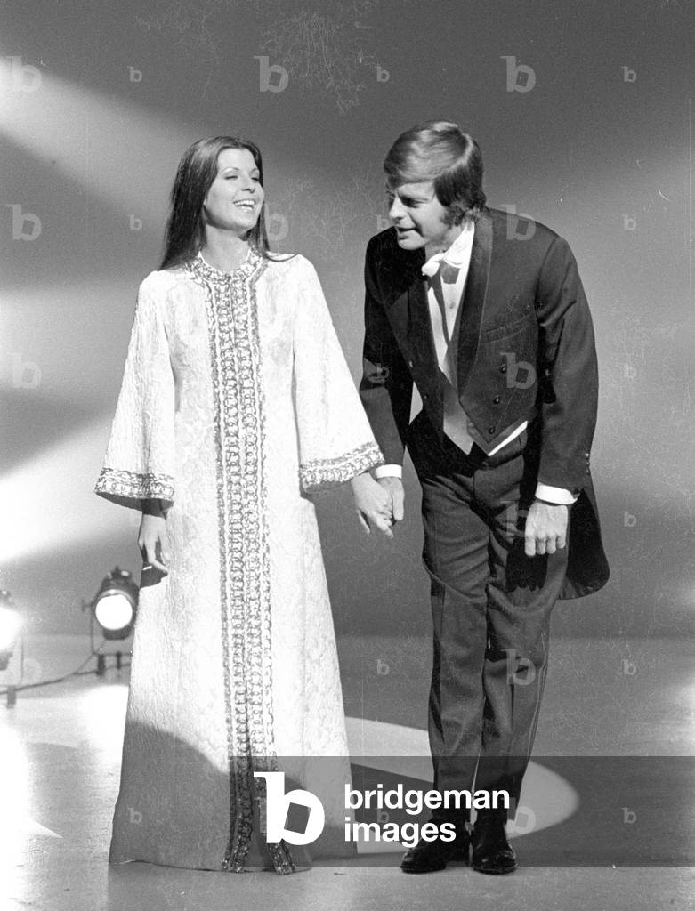 Robert Wagner and Tina Sinatra on set, ca. 1970 (b/w photo)