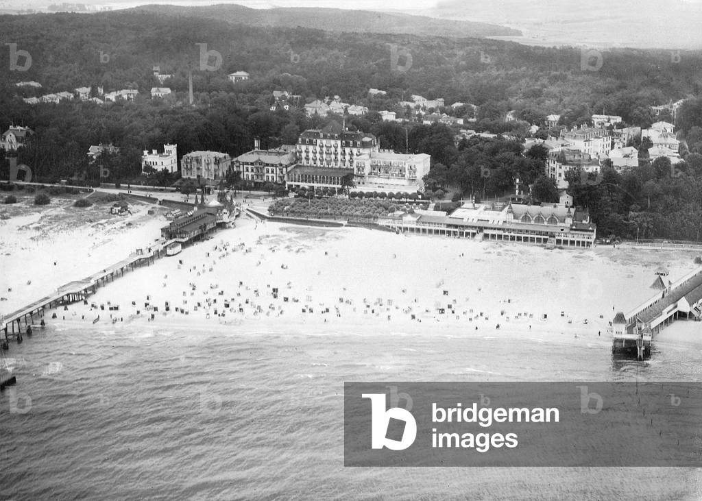 Beach resort of Heringsdorf on Usedom, 1921 (b/w photo)