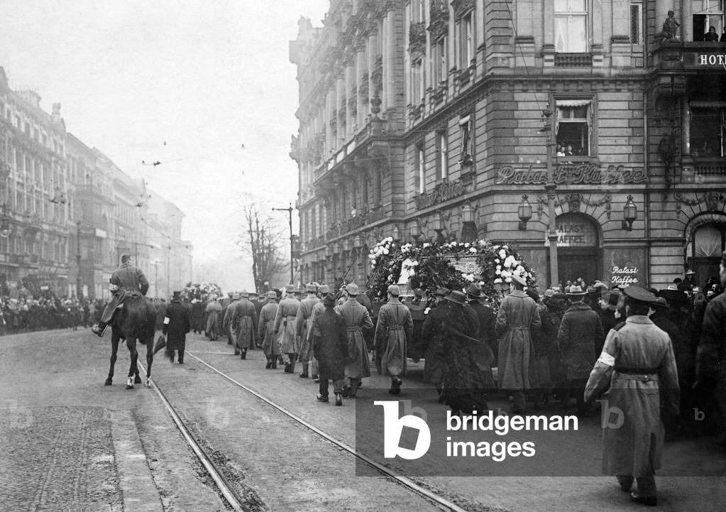 Funeral procession for the victims of the Revolution, 1918