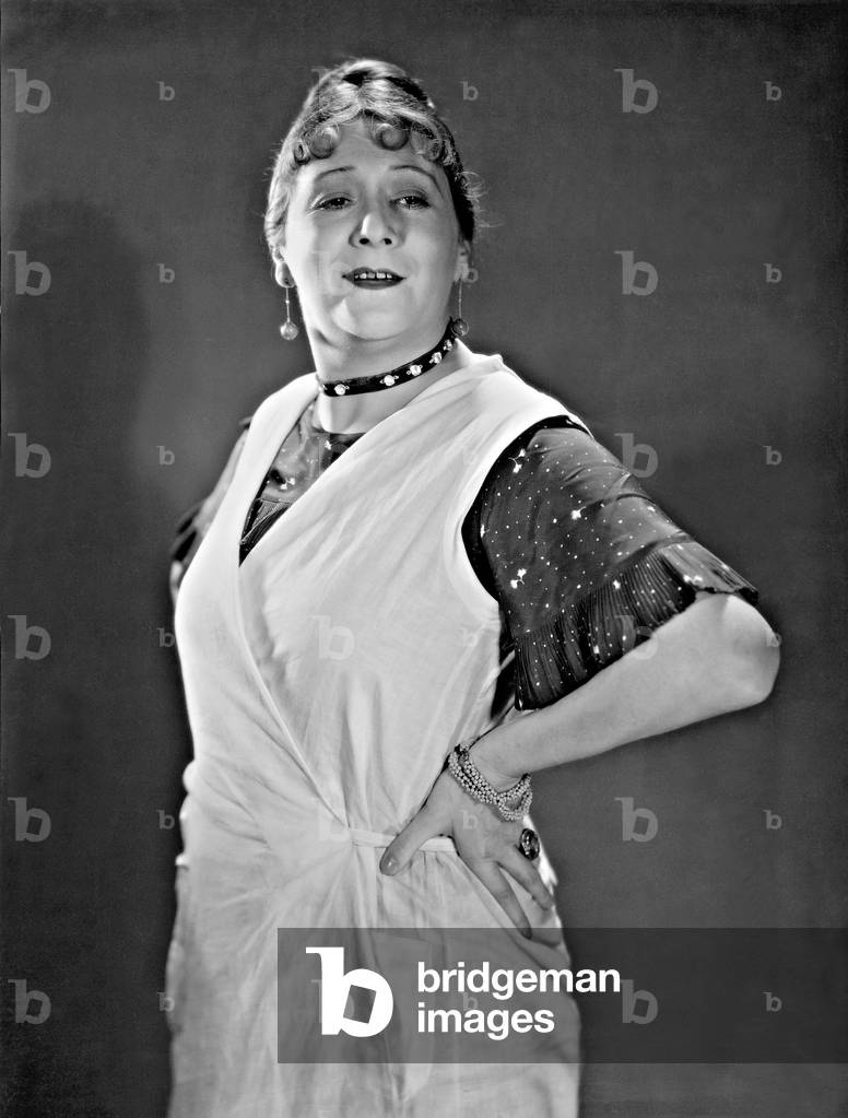 Trude Hesterberg in 'Tenant Schulze against all', 1932 (b/w photo)