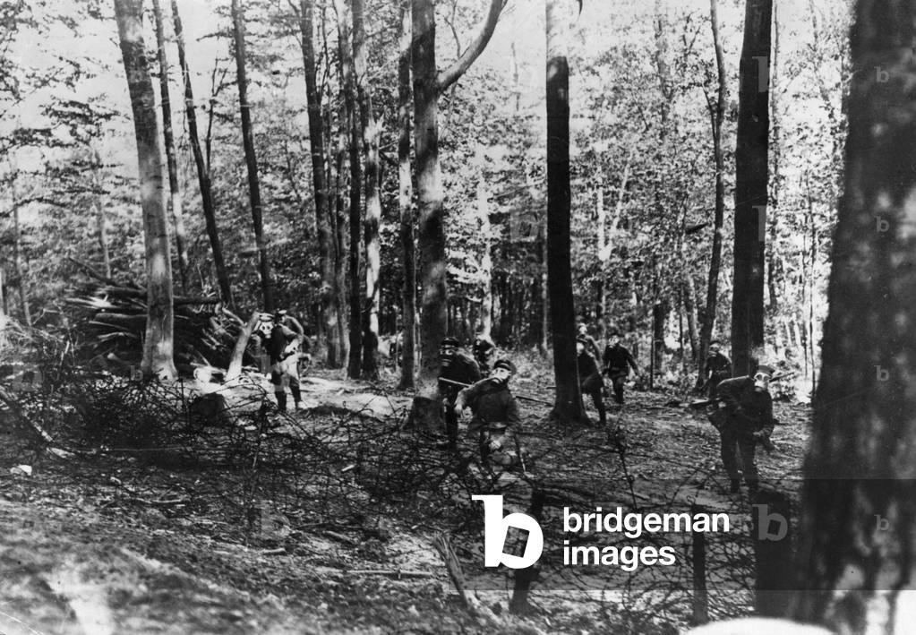 German soldiers with gas masks in the First World War (b/w photo)