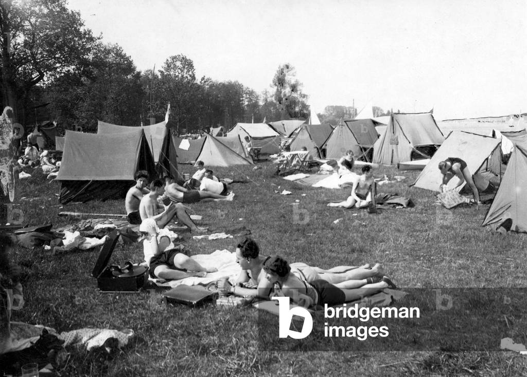 Camping, 1930 (b/w photo)