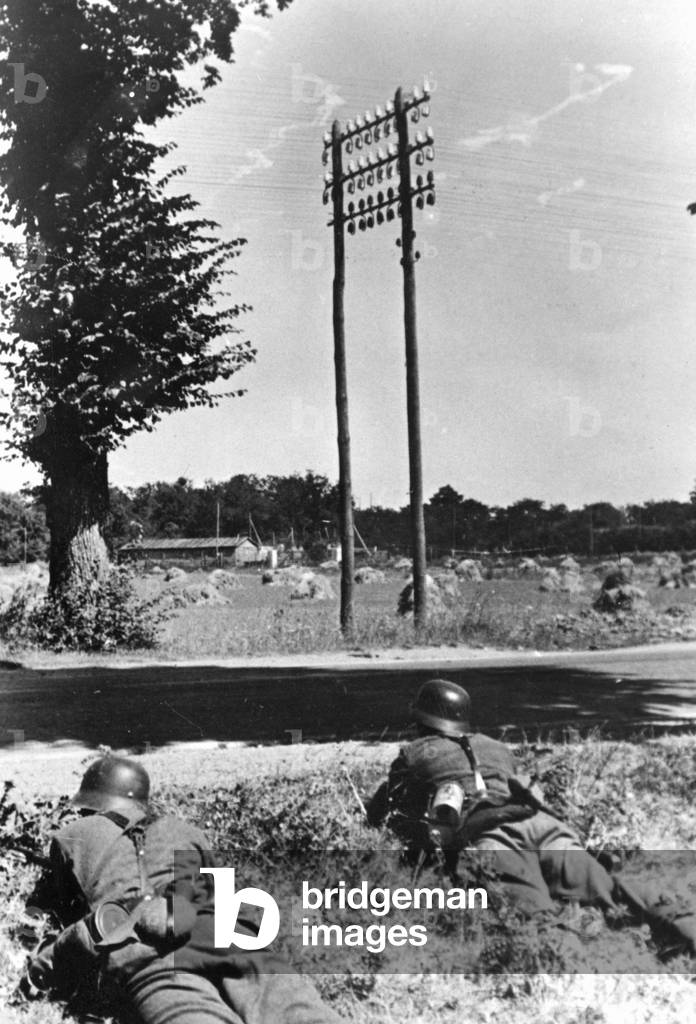 German soldiers during the retreat from France, 1944 (b/w photo)