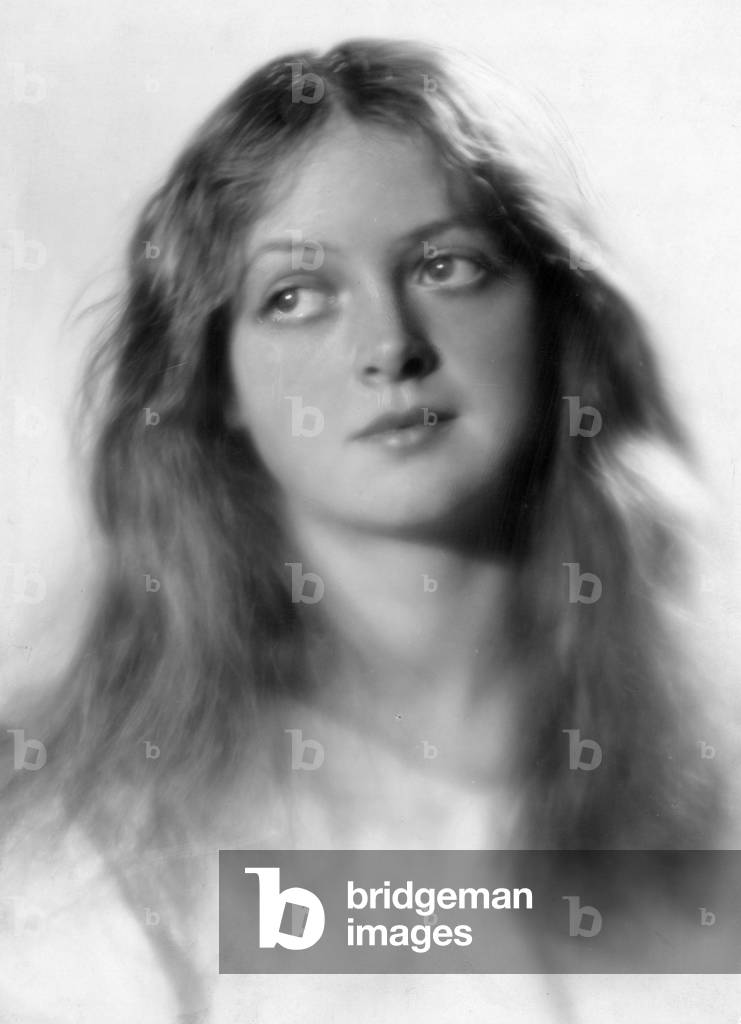 Portrait of a woman, 1928 (b/w photo)