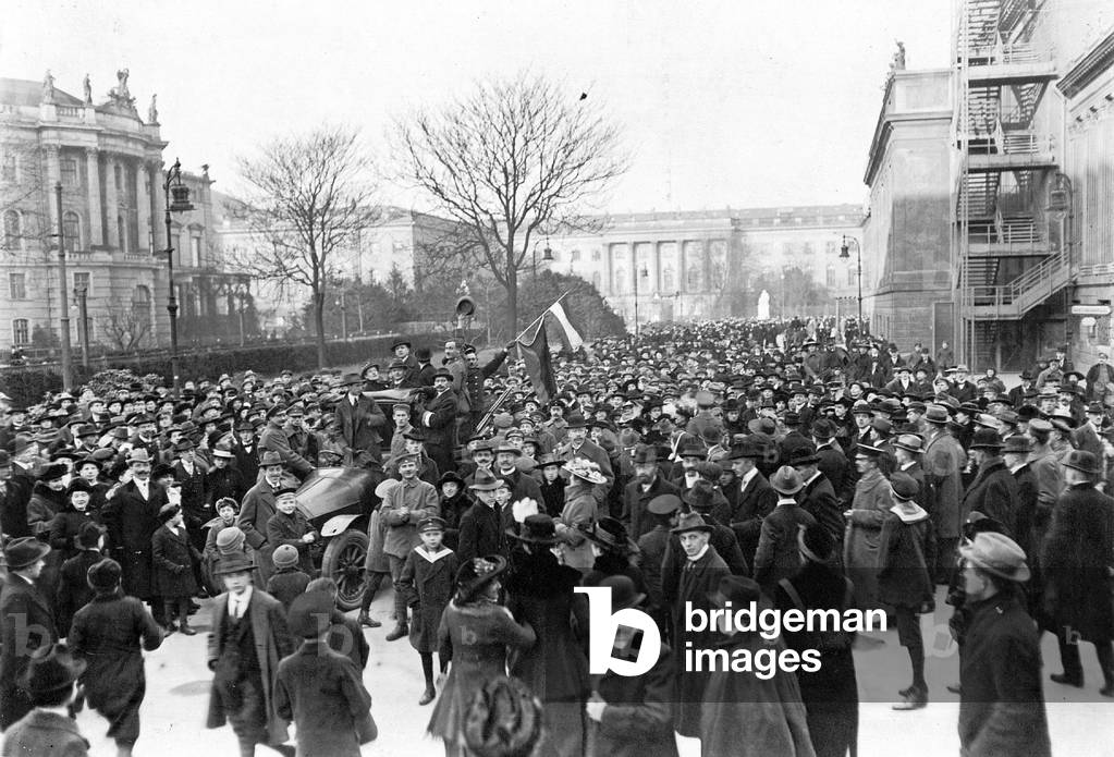 Demonstration of the Christian People's Party in front of the Hedwig Church, 1919 (b/w photo)