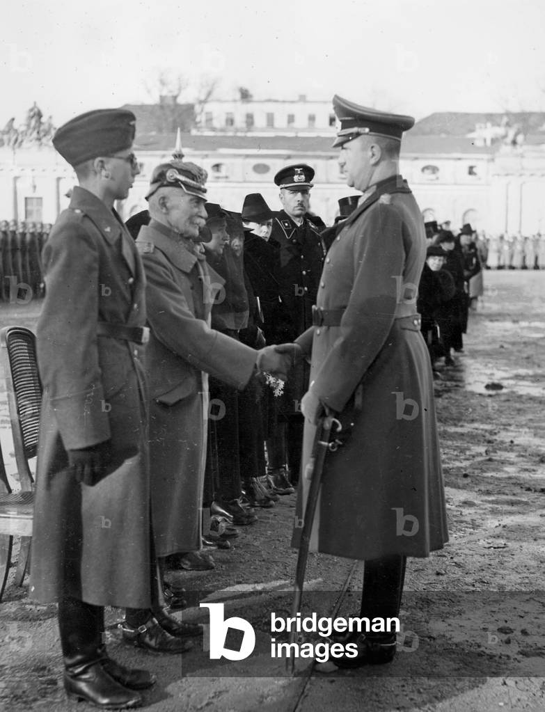 State ceremony in the Luftgarten in Potsdam (b/w photo)