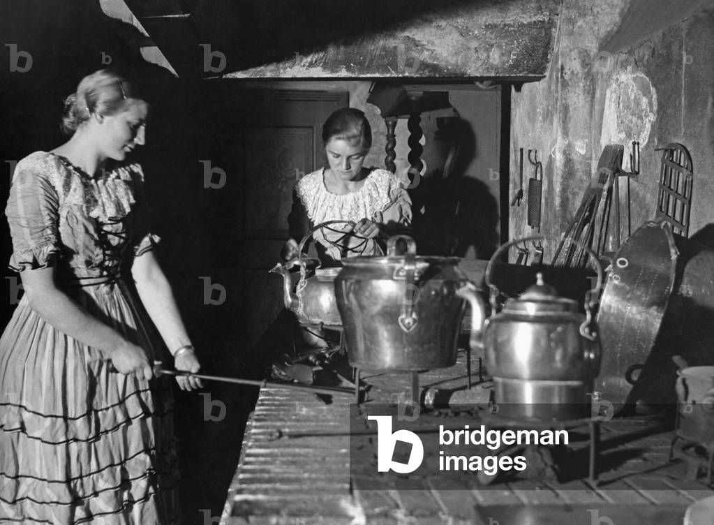 Kitchen in the Uphagen House in Gdansk, 1936 (b/w photo)